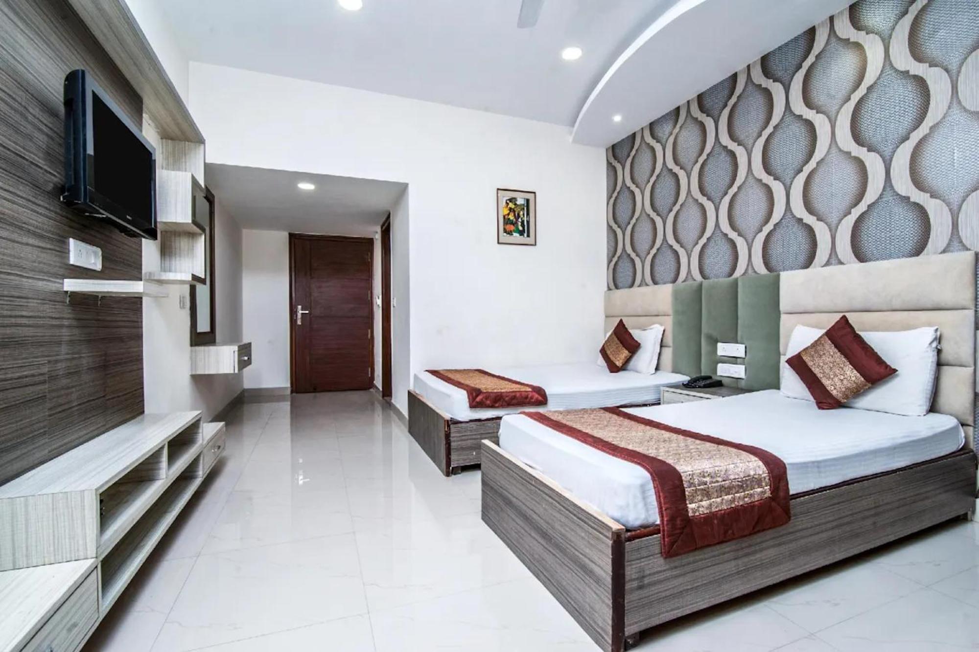 Orchid Garden Karol Bagh 3*